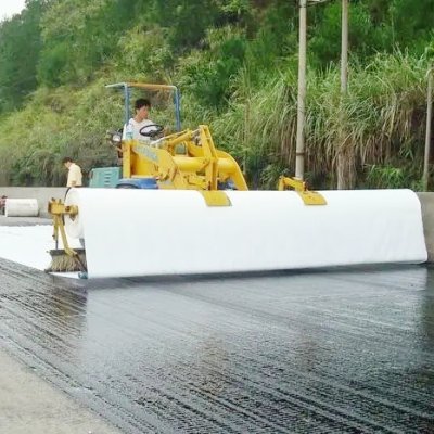Anti-crack geotextile