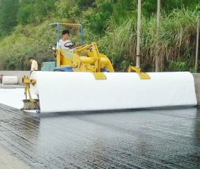 Anti-crack geotextile