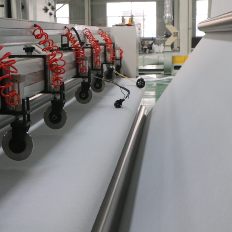 Anti-cracking geotextile