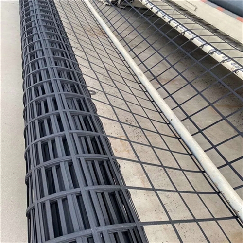 Геосетка из стали и пластика на клеевой основе